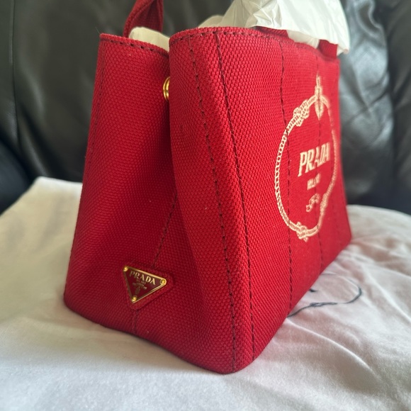 Prada Canapa - Picture 5 of 9